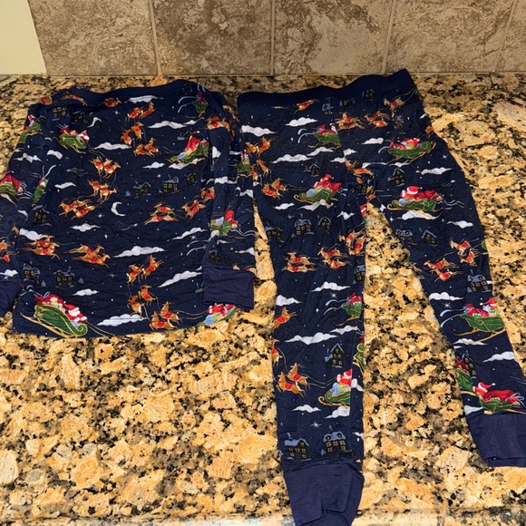 Little sleepies Christmas bundle in size 4T - Picture 5 of 5